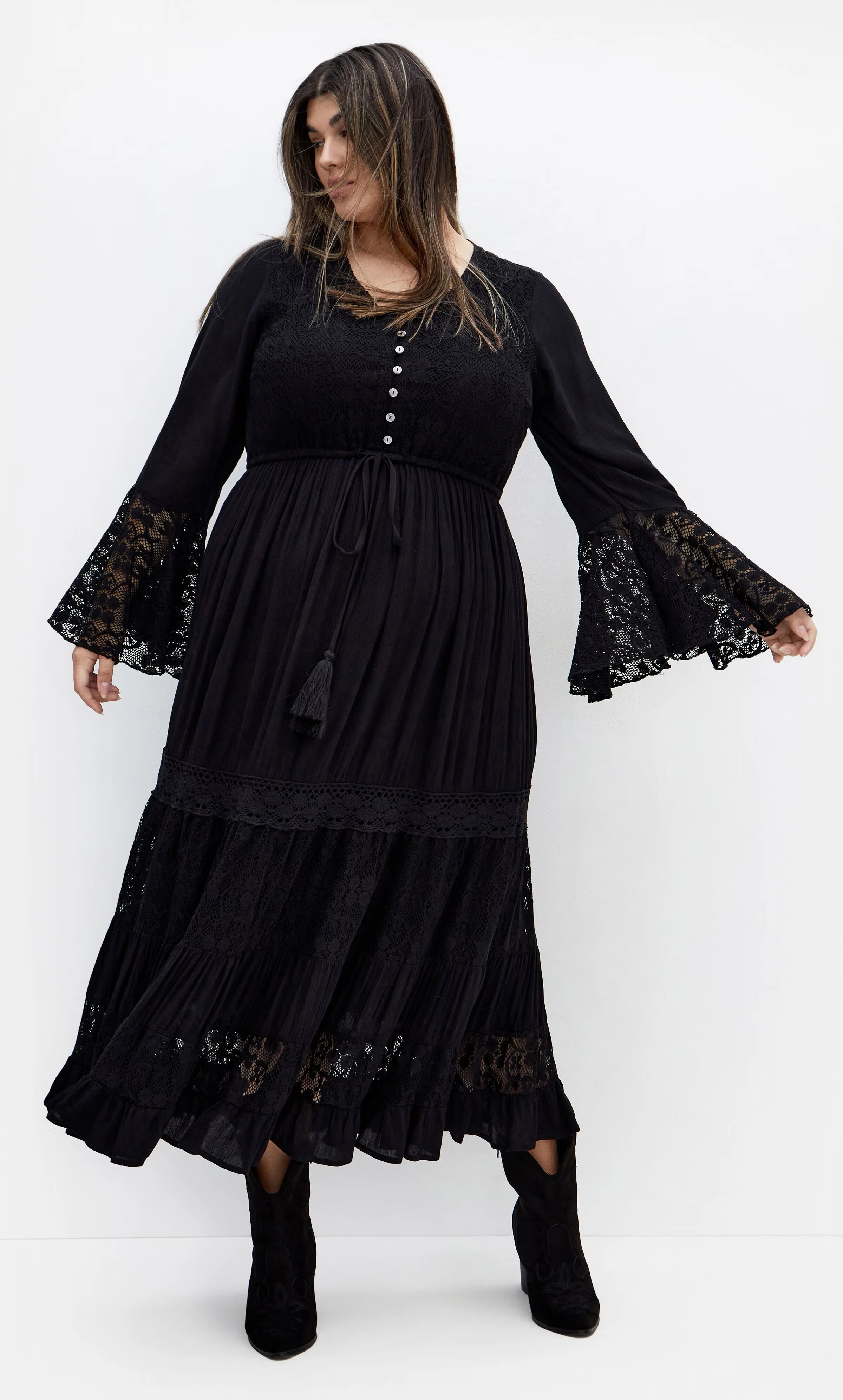 Tisha Lace Maxi Dress - black